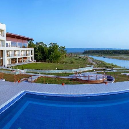 Park Safari Resort Sauraha Exterior foto