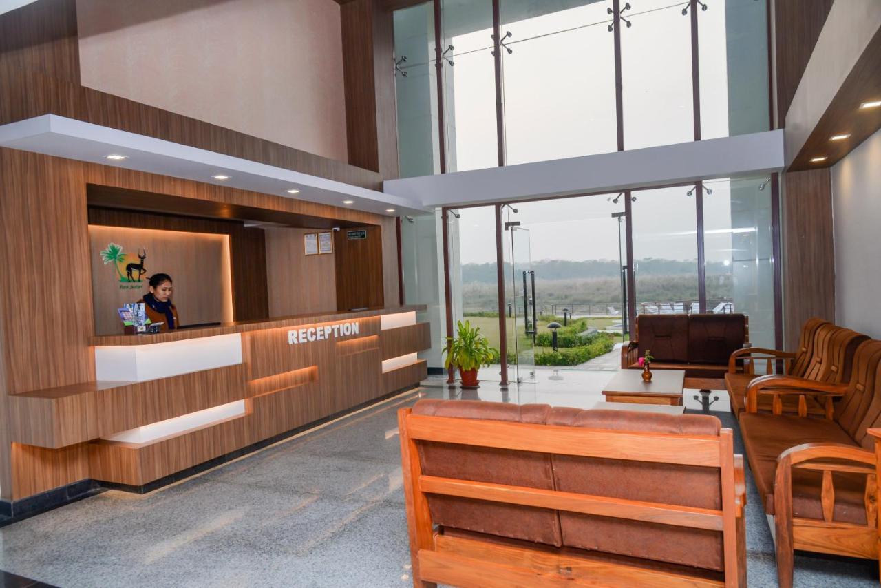 Park Safari Resort Sauraha Exterior foto