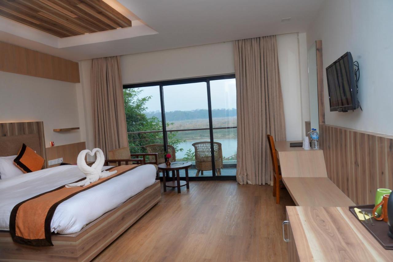 Park Safari Resort Sauraha Exterior foto
