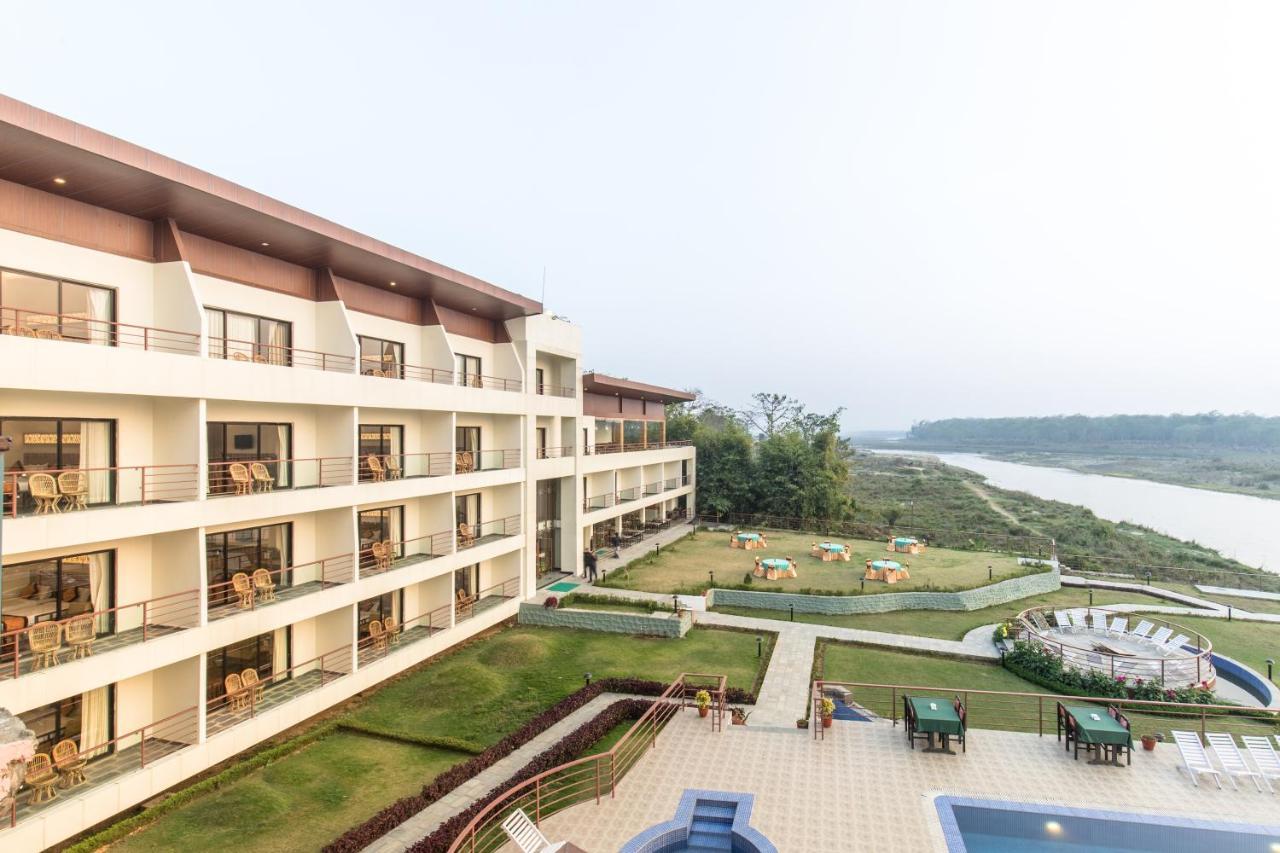 Park Safari Resort Sauraha Exterior foto